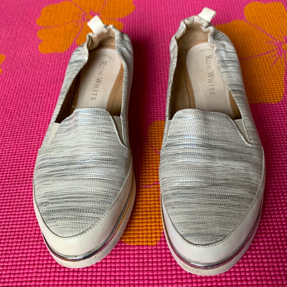 Ron White slip on sneaker 40 (size 10) fits 9.5 nicely. Moving sale price!💕